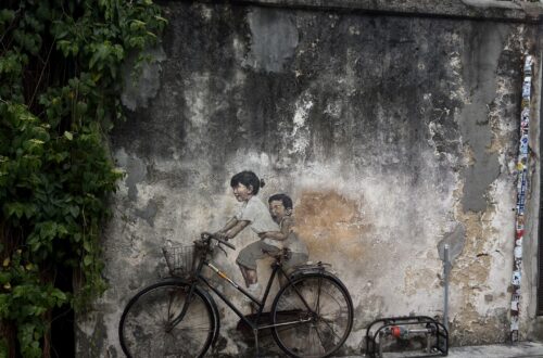 Słynny mural Dzieci na rowerze Ernesta Zacharevica w George Town w Penang