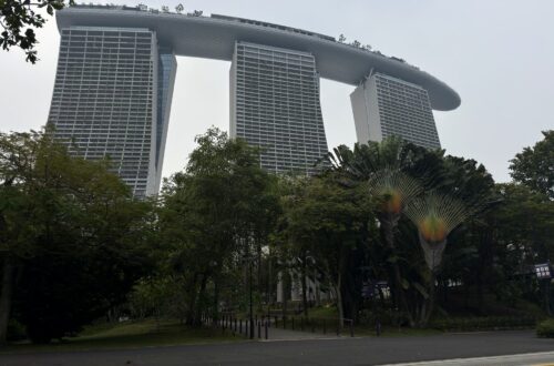 Hotel Marina Bay Sands widziany z Gardens by the Bay