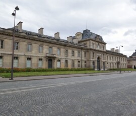 Hôtel des Invalides – dziedziniec Zabudowania Hôtel des Invalides z dziedzińcem