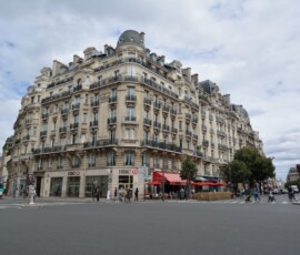 Kamienica haussmannowska Narożna kamienica haussmannowska w Paryżu