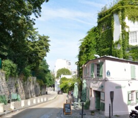 La Maison Rose na Montmartre Kultowy różowy domek La Maison Rose przy Rue de l'Abreuvoir