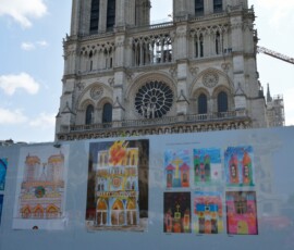 Notre-Dame w trakcie odbudowy Katedra Notre-Dame podczas odbudowy po pożarze z rysunkami dzieci