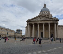 Panteon – panorama placu Panteon, plac przed budynkiem