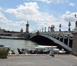 Pont Alexandre III – Invalides w tle Pont Alexandre III z Hôtel des Invalides