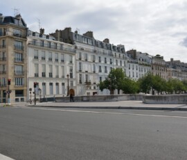 Quai Sekwany – zabudowa haussmannowska Klasyczna zabudowa haussmannowska przy nabrzeżu Sekwany