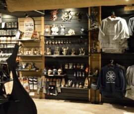 Camden – sklep z motywami wikingów Sklep z wikińskimi gadżetami i pamiątkami w Camden Market