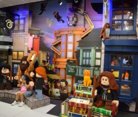 LEGO store – Harry Potter Diagon Alley Makieta Ulicy Pokątnej z Harry'ego Pottera z figurek LEGO w sklepie LEGO Store