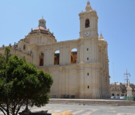 Rabat – Kościół Świętego Pawła Frontowa fasada Kościoła Świętego Pawła w Rabacie