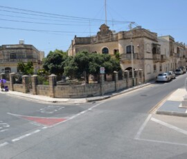 Malta – typowa uliczka Typowa maltańska uliczka z kamiennymi domami