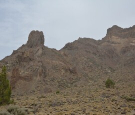 Park Narodowy Teide – wulkaniczne formacje skalne Rdzawobrązowe wulkaniczne formacje skalne w kalderze Parku Narodowego Teide