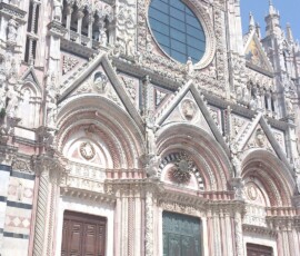 Katedra w Sienie – Duomo Gotycka katedra (Duomo) w Sienie z bogato zdobioną fasadą