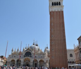Bazylika Świętego Marka i Campanile Bazylika Świętego Marka z Campanile widziane z Placu