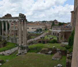 Forum Romanum z Kapitolu – kolumny Saturna Forum Romanum z Kapitolu z kolumnami Świątyni Saturna