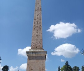 Obelisk Flamiński na Piazza del Popolo Egipski Obelisk Flamiński na Piazza del Popolo w Rzymie