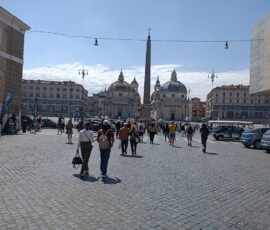 Piazza del Popolo Piazza del Popolo w Rzymie z obeliskiem i bliźniaczymi kościołami