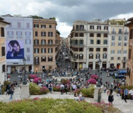 Schody Hiszpańskie – widok z góry Widok z góry Schodów Hiszpańskich na Piazza di Spagna