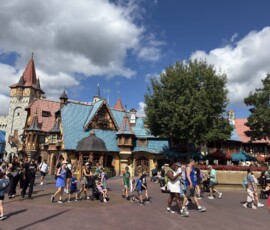 Fantasyland – bajkowa kraina Kolorowe bajkowe budynki w dzielnicy Fantasyland w Magic Kingdom