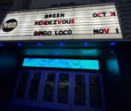 Ocean Drive – klub M2 nocą Wejście do klubu M2 na Ocean Drive w Miami Beach nocą