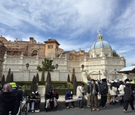 Arabian Coast w Tokyo DisneySea – kopuła pałacu Kopuła pałacowa i kolumnada w Arabian Coast Tokyo DisneySea
