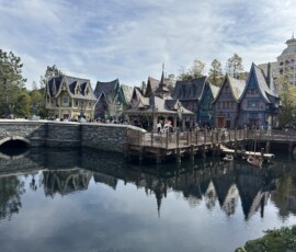 Miasto Arendelle w Fantasy Springs Tokyo DisneySea Miasto Arendelle z Krainy Lodu w Fantasy Springs Tokyo DisneySea