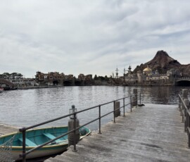 Panorama Tokyo DisneySea – wulkan i Mysterious Island Panorama Tokyo DisneySea – wulkan Prometheus, Mysterious Island i Port Discovery