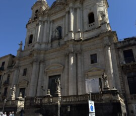 Kościół San Francesco d'Assisi w Katanii Barokowa fasada kościoła San Francesco d'Assisi z dwiema wieżami w Katanii