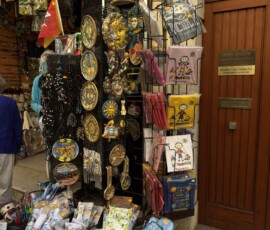Sklep z ceramiką sycylijską w Taorminie Sklep z kolorową ceramiką sycylijską i pamiątkami z Taorminy