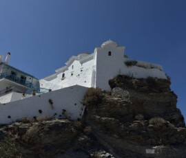 Kościół Agios Ioannis z Mamma Mia – Skopelos Kościół Agios Ioannis na skale nad morzem – miejsce słynnej sceny z filmu Mamma Mia