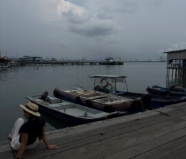 Łodzie przy Clan Jetty w Penang Drewniane łodzie przy Clan Jetty w George Town w Penang