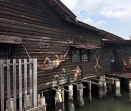 Mural na Clan Jetty w Penang Mural na drewnianym domu na palach na Clan Jetty w Penang