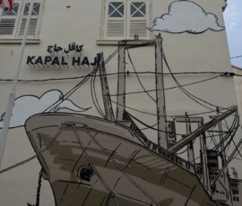 Mural ze statkiem w George Town Mural przedstawiający wielki statek na ścianie w George Town