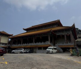 Świątynia Kek Lok Si Główna hala świątyni Kek Lok Si nad George Town w Penang