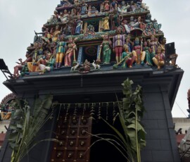 Świątynia Sri Mariamman w Chinatown Kolorowa wieża gopuram hinduskiej świątyni Sri Mariamman w Chinatown