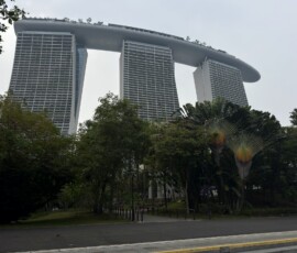 Marina Bay Sands z Gardens by the Bay Hotel Marina Bay Sands widziany z Gardens by the Bay